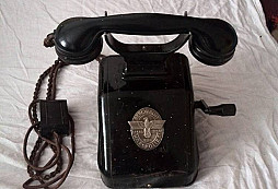 Policejní telefon se slepici