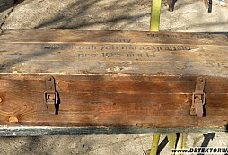 Vojenský kufr a bedna