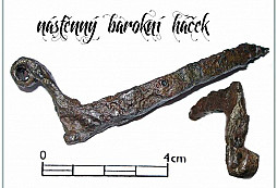 Nástěnný barokní háček a zubaté kolečko