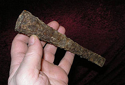 Železné dláto s tulejí - mladší doba železná