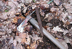 Depůtek pfenniků, pochva od bodáku a drobnosti
