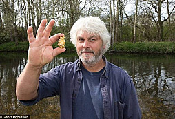 Amatérský prospektor našel největší nugget v Británii