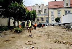 Pozvání na přednášku Archeologický výzkum náměstí v Počátkách