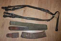 Opasek, přezka, zásobník a řemeny