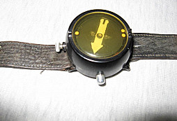 Pomoc při identifikaci starého náramkového kompasu