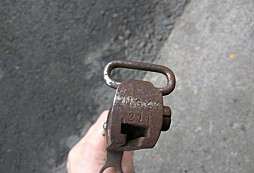 Prosím o pomoc s určením typu bodáku (nález v garáži)