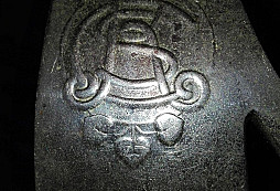 Čtyři varianty ČS policejních šavlí