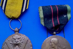 Dvě medaile z Francie