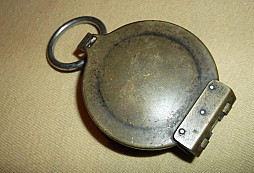 Plynova maska a kompas