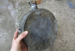 Velmi stará velká RU plechová čutora s rytým RU orlem