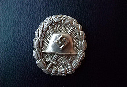 Odznak za zranění z půdy a kříž