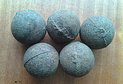 Dělové koule ze sklepa