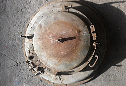 Německá polní kuchyně z kovošrotu