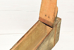 Drevená nábojová schránka