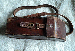 Určení německé optiky v koženém pouzdru