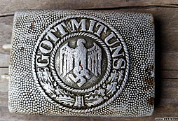 Kamarádova přezka a odznáček