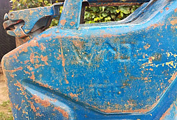 Kanystr Brit ze sběrného dvora