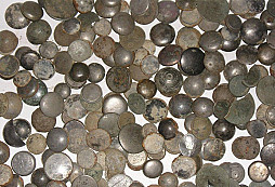 Kdo sbírá arzenbronzové knoflíky?