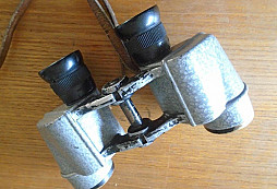 Starý dalekohled k určení