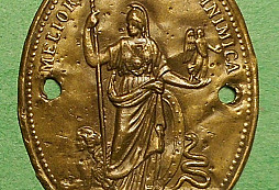 Štítky ze šicích strojů