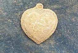 Přívěsek a jiné kousky