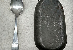 Lžička LW a feldflaška ze šroťáku