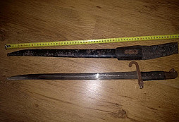 Dva bodljaky a fľaša