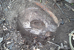 Protitanková mina - cvičná (asi)