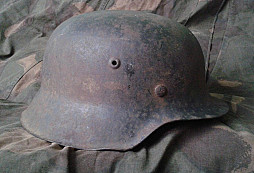 Nemecká helma a čutora