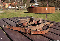 Válečná kůže a řemení