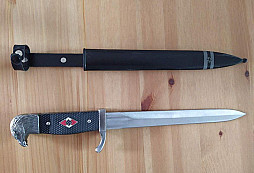 Dýka hitlerjugend a výsadkářský nůž?