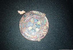 Asi odznak na čepici