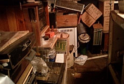 Hrabání ve stodole z pátku