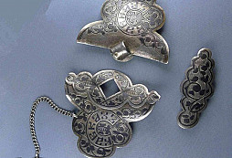 K článku "Pěkná brožička a jiné"