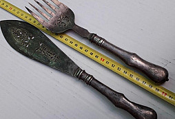 Příbor z kovošrotu