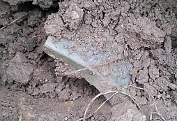 Rakušácká přezka, koník a hranatý knofl