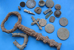 Stříbrňák a stříbrný ozdobný pásek