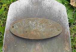 Podzimní mosaz - štítek z konve, vršek zvonku z kola a Maggi