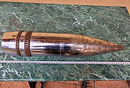 Sběrný dvůr - dělostřelecký náboj