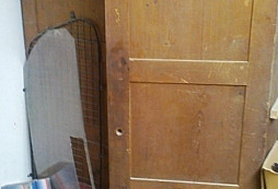 Elektronická stavebnice? a skříň s podivným štítkem