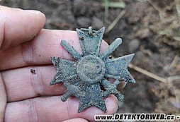 Záslužný kříž s meči