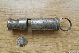 Vojenská píšťalka RU