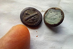 A ještě 2 knoflíky