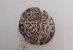 Dva knoflíčky a pomoc s určením stříbra