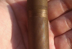 Starý mosadzný zapaľovač