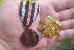 Odznak a vyznamenanie