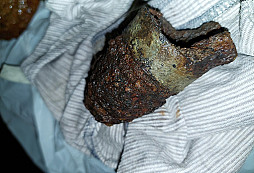 Pomoc z určením (granát?)