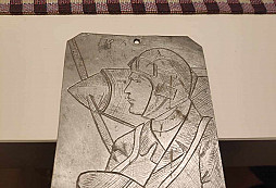 Rytý štítek letce