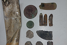 Poličko za obchodnym centrom