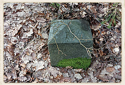 Hraniční-mezní kameny tratí